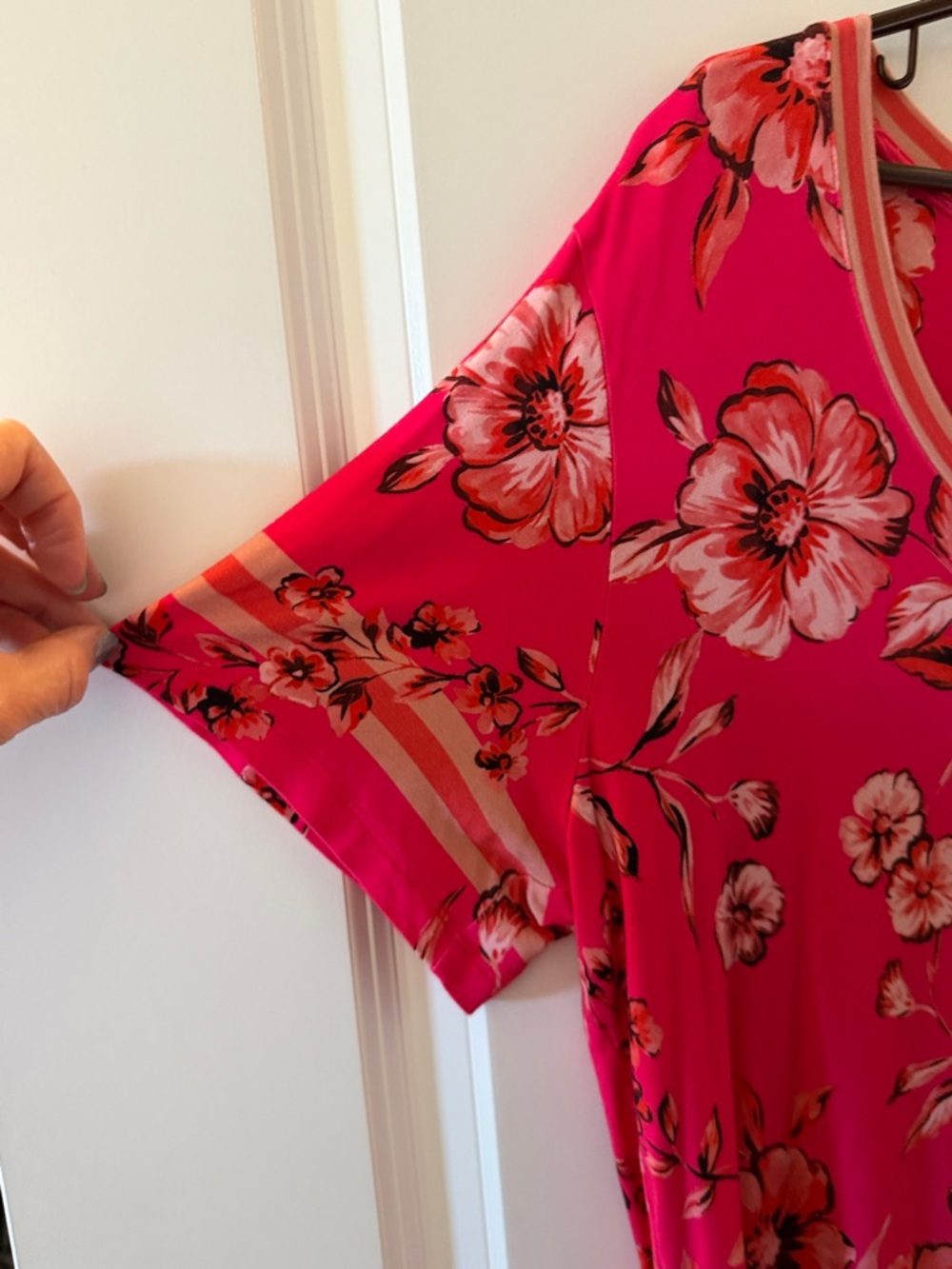 Johnny Was sz XL Bright Pink & Orange Floral V-Neck Tee w/ contrasting stripes. - Picture 6 of 9